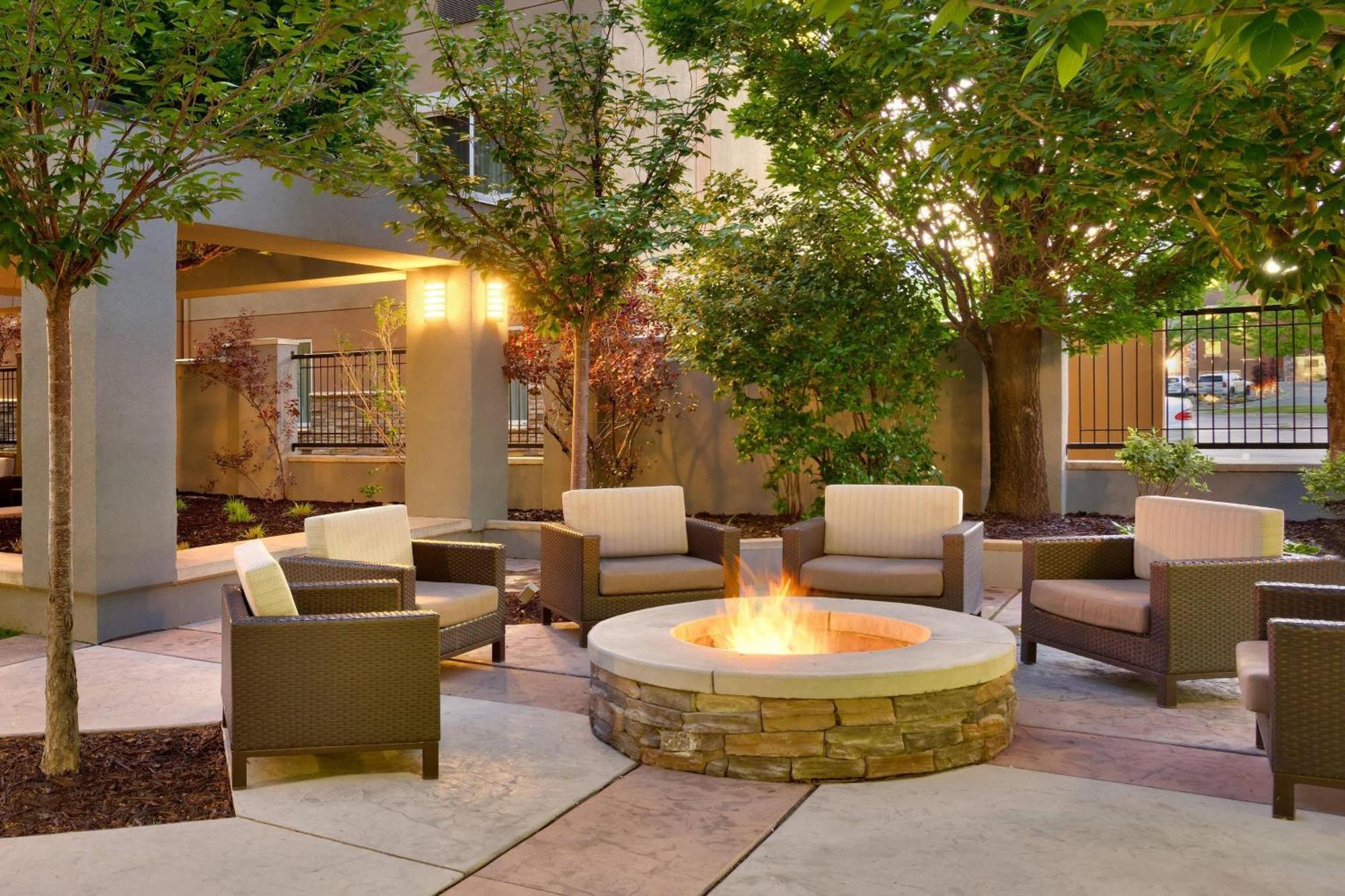 Courtyard By Marriott Salt Lake City Sandy Exterior foto